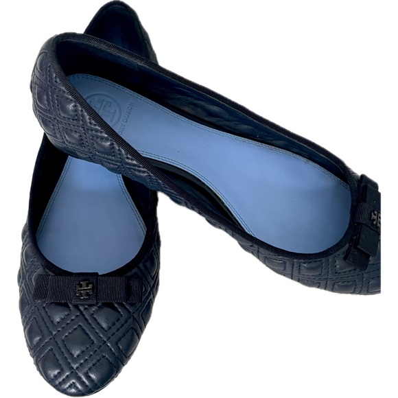 TORY BURCH•NAVY BLUE•QUILTED STYLE LEATHER FLATS•SIZE 8.5 M - Picture 3 of 12